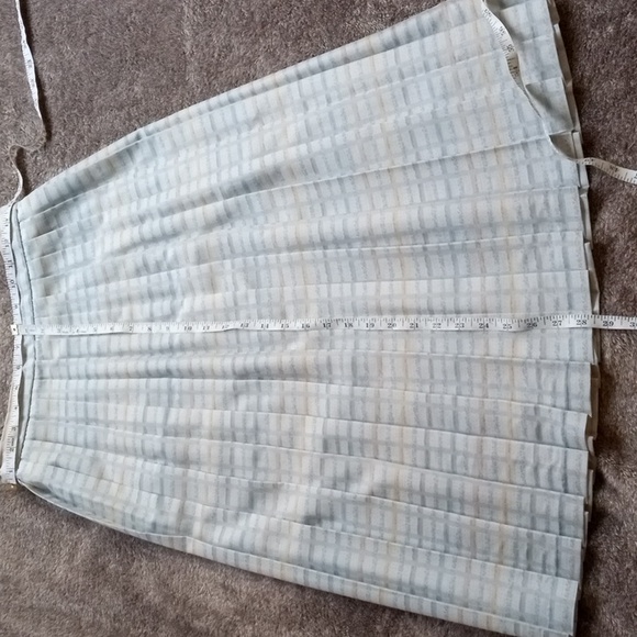 Vintage ILGWU small (?) checked pleated skirt - Picture 6 of 9